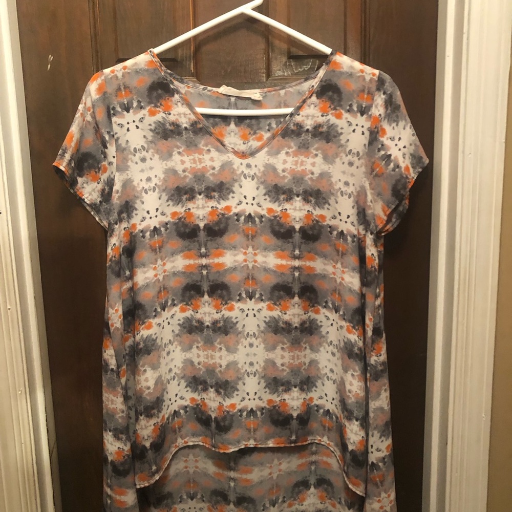 Women’s Small Buddy Love V-Neck Short Sleeve Hi-Low  Blouse
